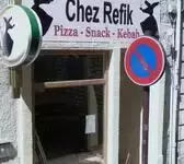 Chez Refik Pau