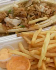 Sürpriz, la vraie recette du kebab berlinois à Paris