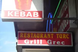 Kebab en province, Grec à Paris