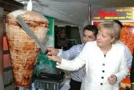 Angela Merkel mange du kebab !