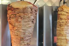Le Gyros, un kebab au porc