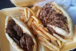 Sandwich brochette d'agneau et Kebab-frites - Le grand pacha à Argenteuil