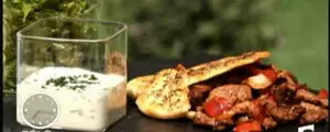Kebab d'agneau mariné, miel et moutarde