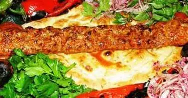 Zoom sur le Adana Kebab