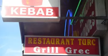 Kebab en province, Grec à Paris