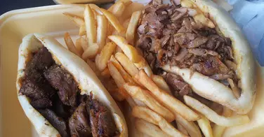 Sandwich brochette d'agneau et Kebab-frites - Le grand pacha à Argenteuil